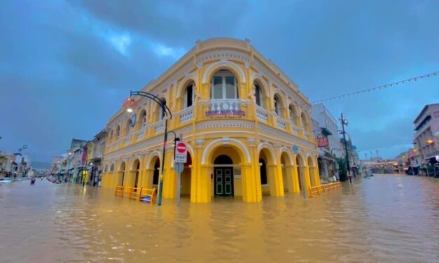 فيضان مياه الامطار في بوكيت