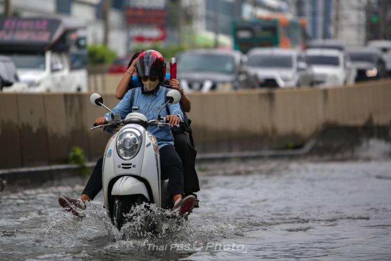 بانكوك تشهد اسبوع مليء بالأمطار الغزيره