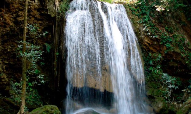 اغلاق بعض الشلالات والاماكن السياحيه بسبب الفيضانات