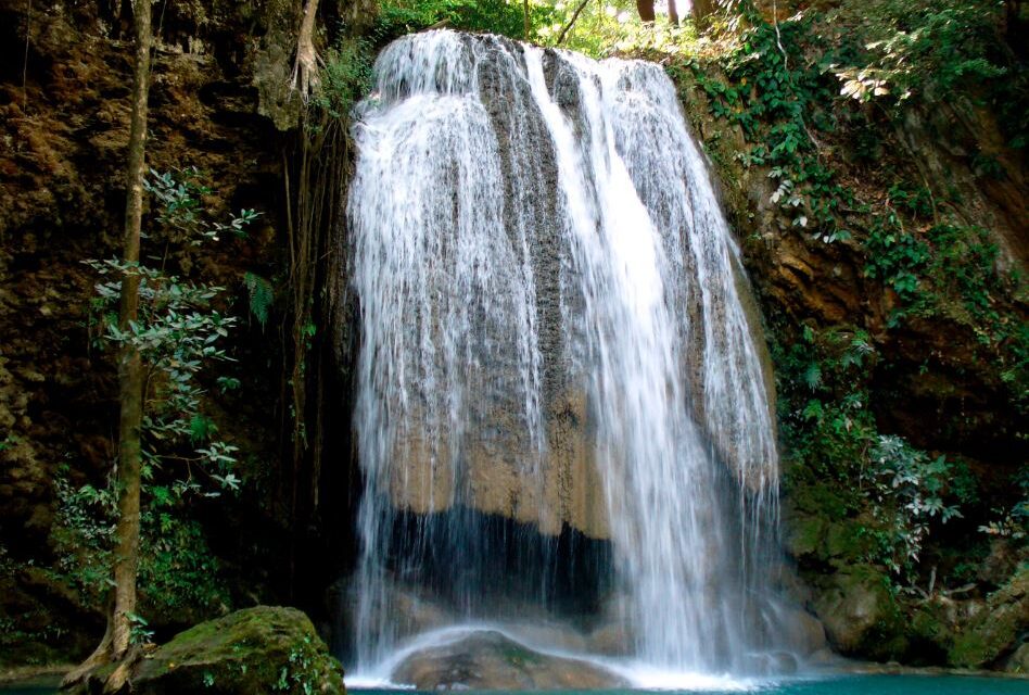 اغلاق بعض الشلالات والاماكن السياحيه بسبب الفيضانات