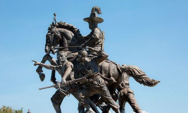 جولات مجانيه بالقطار تخليدا للملك تاكسين