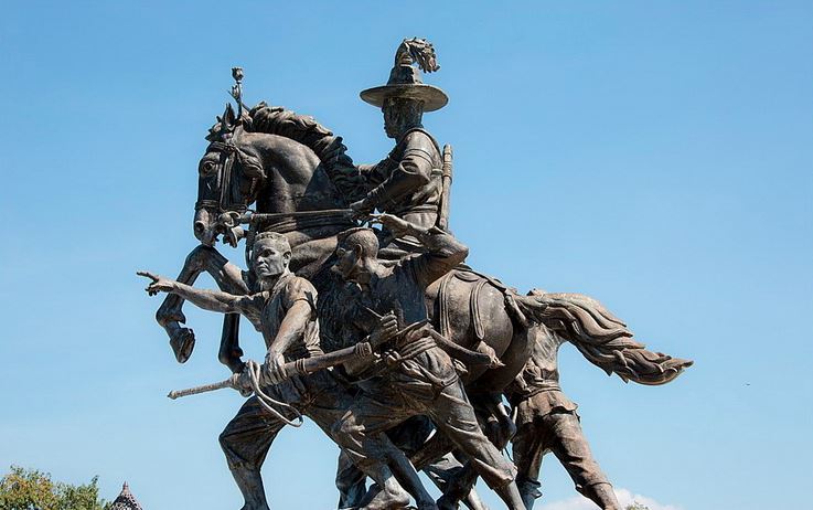 جولات مجانيه بالقطار تخليدا للملك تاكسين