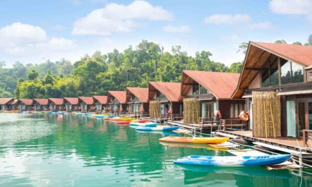 فنادق من بيوت السجل والخيام والمنازل العائمه