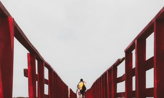 الممشى الخشبي الاحمر في ساموت ساخون