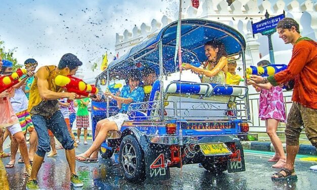 مهرجان الماء في تايلند سونغكران